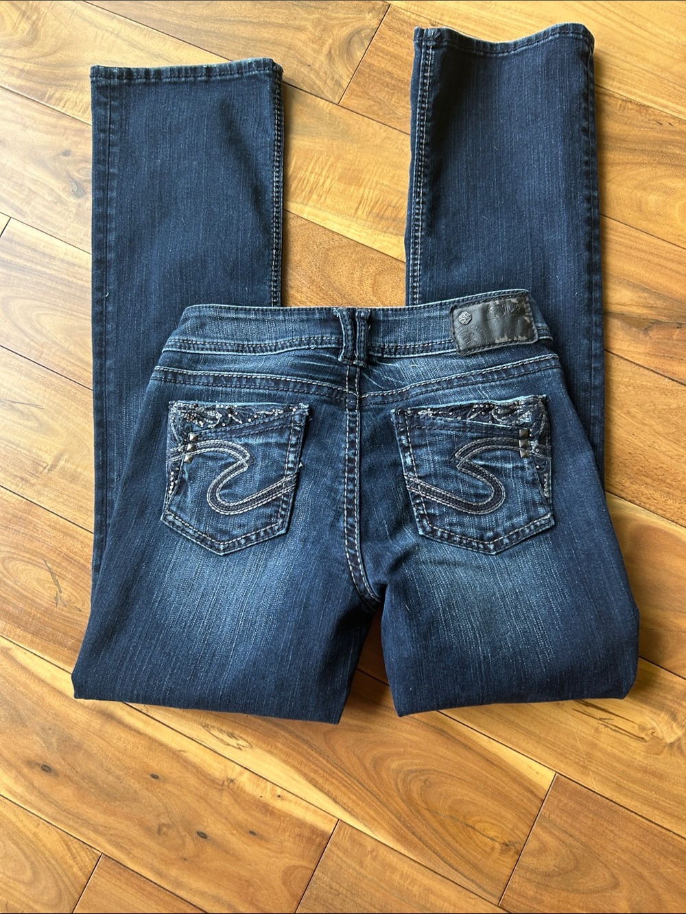 Women’s Dark Blue Slim Jeans with Embroidered Back Pockets